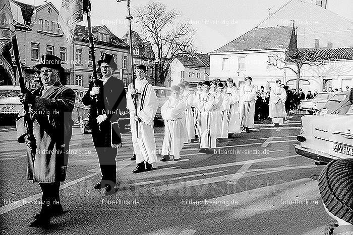 1967 Weißer Sonntag Kommunion in Sinzig St. Peter: WSSNKMSNSTPT-009897