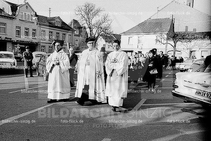 1967 Weißer Sonntag Kommunion in Sinzig St. Peter: WSSNKMSNSTPT-009898