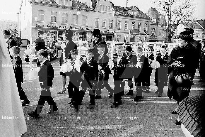 1967 Weißer Sonntag Kommunion in Sinzig St. Peter: WSSNKMSNSTPT-009899