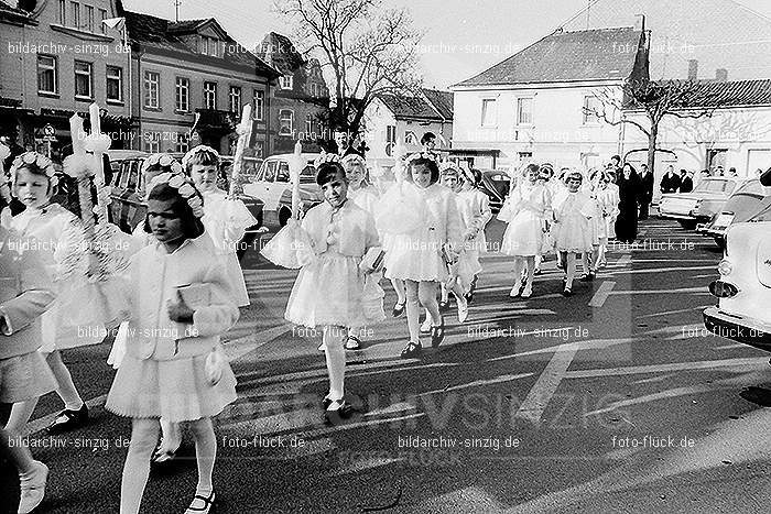 1967 Weißer Sonntag Kommunion in Sinzig St. Peter: WSSNKMSNSTPT-009902