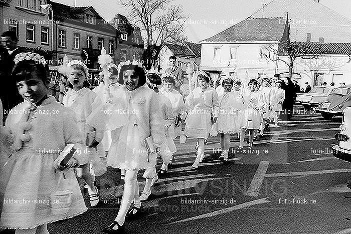 1967 Weißer Sonntag Kommunion in Sinzig St. Peter: WSSNKMSNSTPT-009903