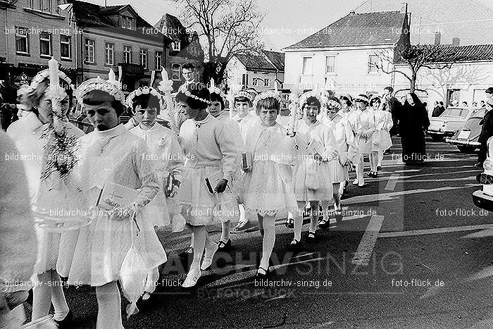 1967 Weißer Sonntag Kommunion in Sinzig St. Peter: WSSNKMSNSTPT-009904