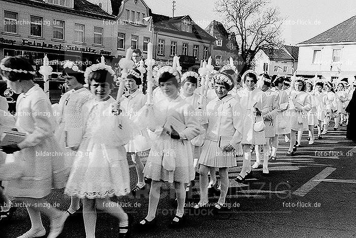1967 Weißer Sonntag Kommunion in Sinzig St. Peter: WSSNKMSNSTPT-009905