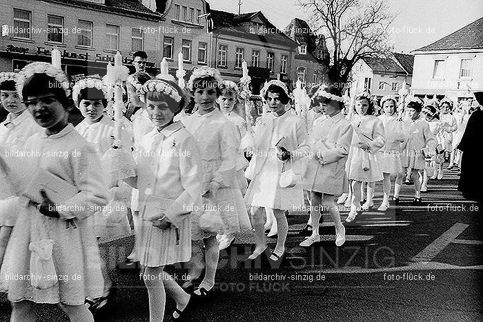 1967 Weißer Sonntag Kommunion in Sinzig St. Peter: WSSNKMSNSTPT-009906