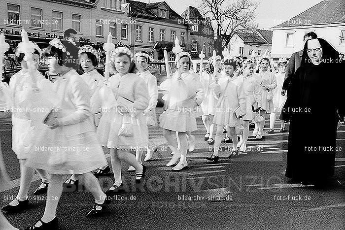 1967 Weißer Sonntag Kommunion in Sinzig St. Peter: WSSNKMSNSTPT-009908