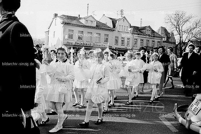 1967 Weißer Sonntag Kommunion in Sinzig St. Peter: WSSNKMSNSTPT-009910