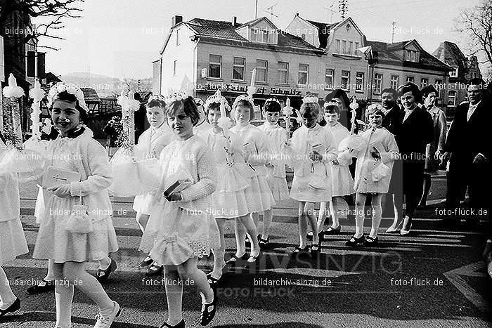1967 Weißer Sonntag Kommunion in Sinzig St. Peter: WSSNKMSNSTPT-009911