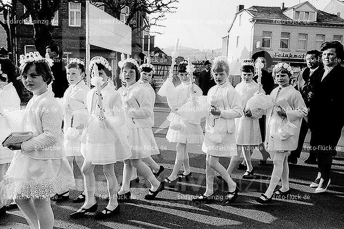 1967 Weißer Sonntag Kommunion in Sinzig St. Peter: WSSNKMSNSTPT-009912