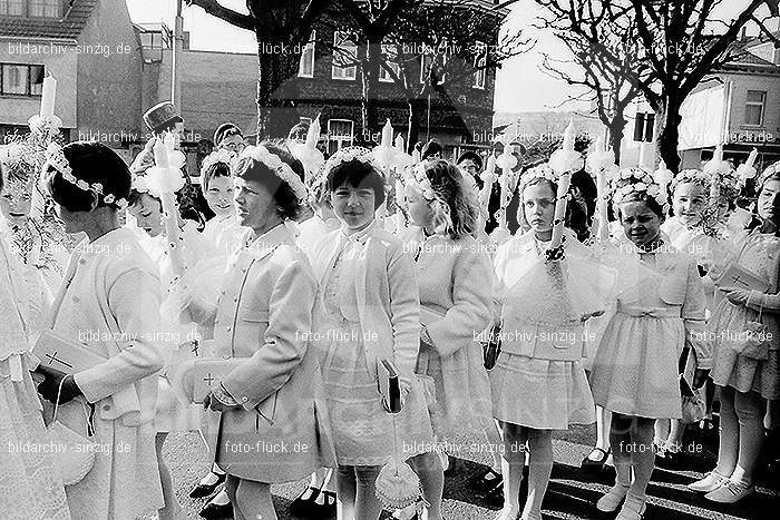 1967 Weißer Sonntag Kommunion in Sinzig St. Peter: WSSNKMSNSTPT-009915