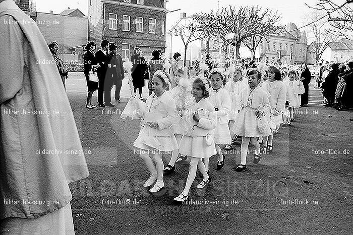 1967 Weißer Sonntag Kommunion in Sinzig St. Peter: WSSNKMSNSTPT-009924