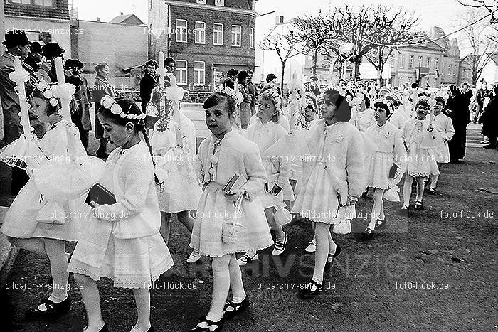 1967 Weißer Sonntag Kommunion in Sinzig St. Peter: WSSNKMSNSTPT-009925