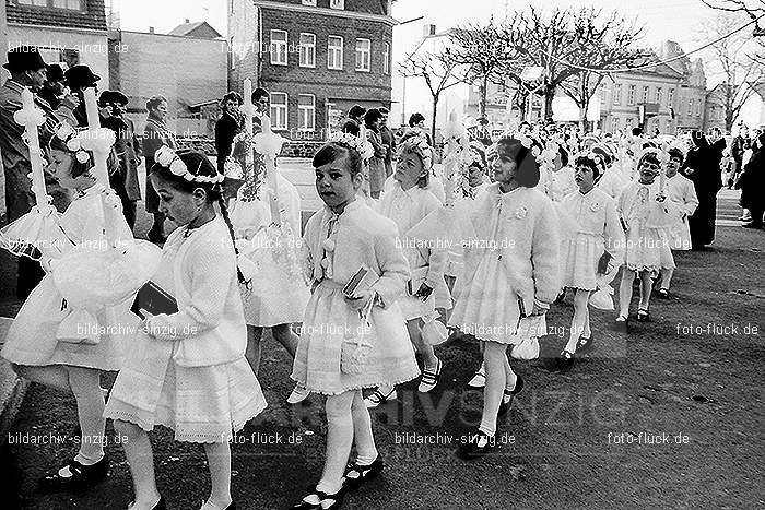 1967 Weißer Sonntag Kommunion in Sinzig St. Peter: WSSNKMSNSTPT-009925