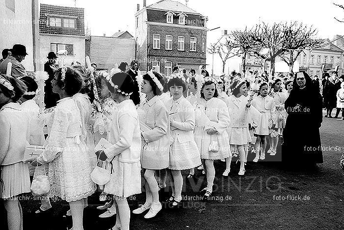 1967 Weißer Sonntag Kommunion in Sinzig St. Peter: WSSNKMSNSTPT-009926