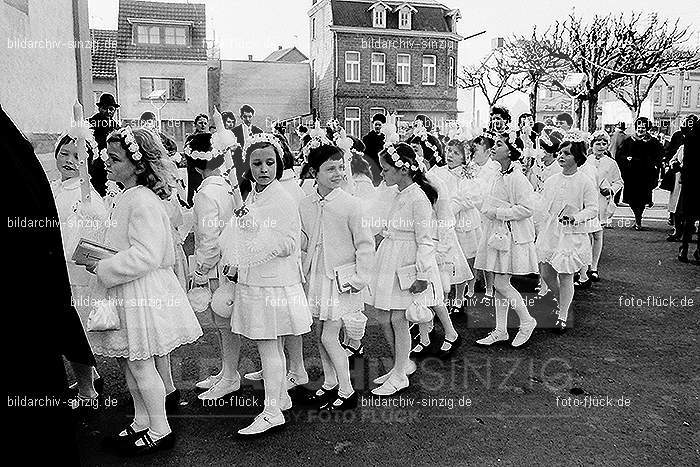 1967 Weißer Sonntag Kommunion in Sinzig St. Peter: WSSNKMSNSTPT-009927