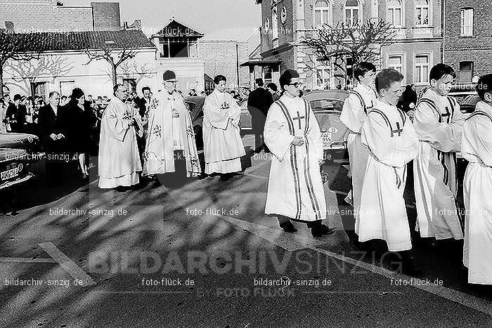 1967 Weißer Sonntag Kommunion in Sinzig St. Peter: WSSNKMSNSTPT-009930