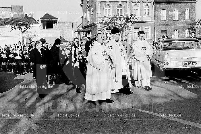 1967 Weißer Sonntag Kommunion in Sinzig St. Peter: WSSNKMSNSTPT-009931