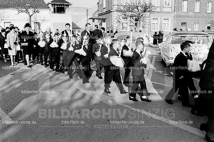 1967 Weißer Sonntag Kommunion in Sinzig St. Peter: WSSNKMSNSTPT-009934