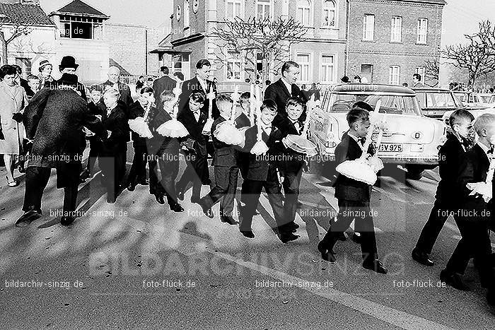 1967 Weißer Sonntag Kommunion in Sinzig St. Peter: WSSNKMSNSTPT-009936
