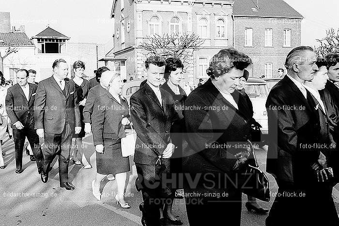 1967 Weißer Sonntag Kommunion in Sinzig St. Peter: WSSNKMSNSTPT-009940