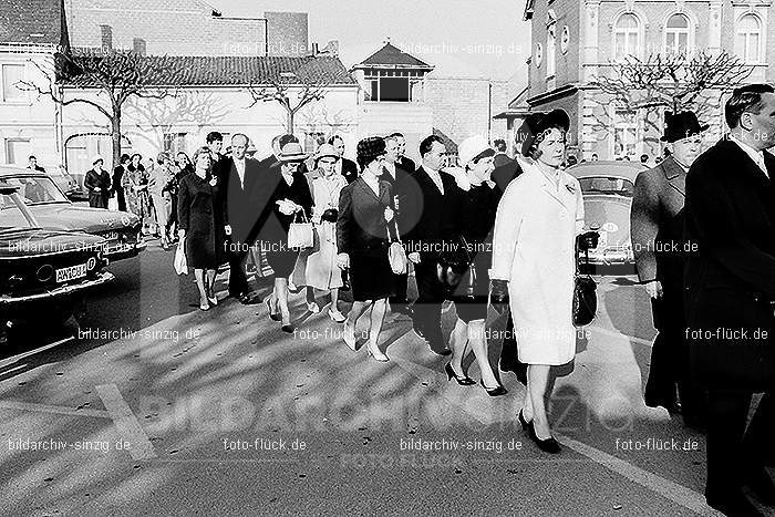 1967 Weißer Sonntag Kommunion in Sinzig St. Peter: WSSNKMSNSTPT-009941