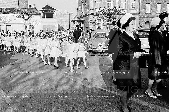 1967 Weißer Sonntag Kommunion in Sinzig St. Peter: WSSNKMSNSTPT-009942
