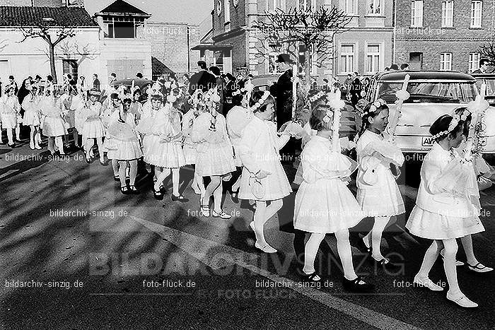 1967 Weißer Sonntag Kommunion in Sinzig St. Peter: WSSNKMSNSTPT-009943