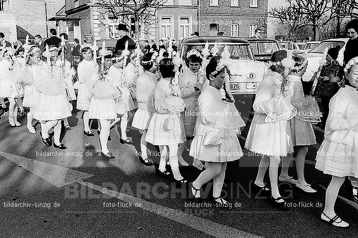 1967 Weißer Sonntag Kommunion in Sinzig St. Peter: WSSNKMSNSTPT-009945