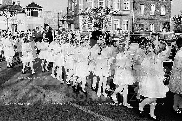 1967 Weißer Sonntag Kommunion in Sinzig St. Peter: WSSNKMSNSTPT-009948