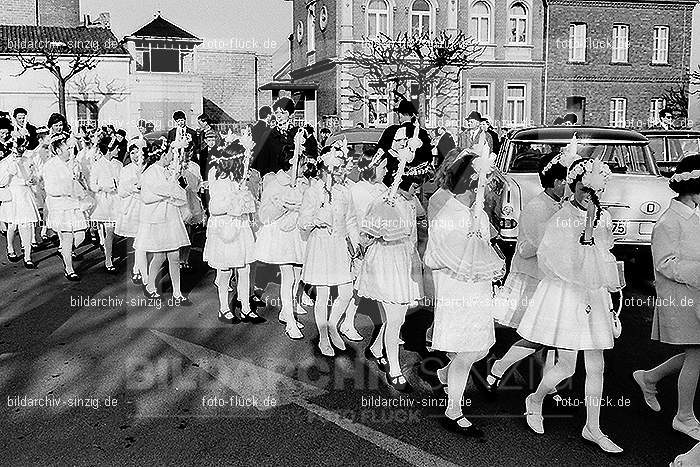 1967 Weißer Sonntag Kommunion in Sinzig St. Peter: WSSNKMSNSTPT-009949