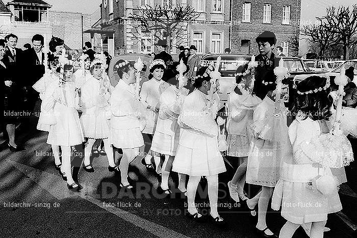 1967 Weißer Sonntag Kommunion in Sinzig St. Peter: WSSNKMSNSTPT-009951