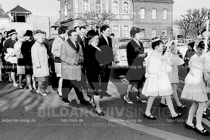 1967 Weißer Sonntag Kommunion in Sinzig St. Peter: WSSNKMSNSTPT-009953