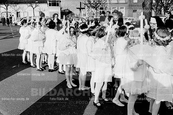 1967 Weißer Sonntag Kommunion in Sinzig St. Peter: WSSNKMSNSTPT-009958