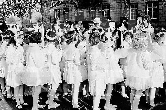 1967 Weißer Sonntag Kommunion in Sinzig St. Peter: WSSNKMSNSTPT-009959