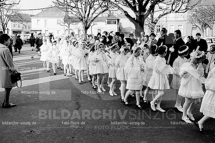 1967 Weißer Sonntag Kommunion in Sinzig St. Peter: WSSNKMSNSTPT-009964