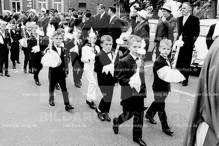 1967 Weißer Sonntag Kommunion in Sinzig St. Peter: WSSNKMSNSTPT-009965