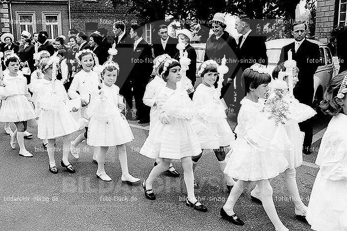 1967 Weißer Sonntag Kommunion in Sinzig St. Peter: WSSNKMSNSTPT-009979