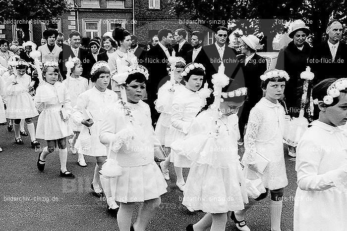 1967 Weißer Sonntag Kommunion in Sinzig St. Peter: WSSNKMSNSTPT-009982