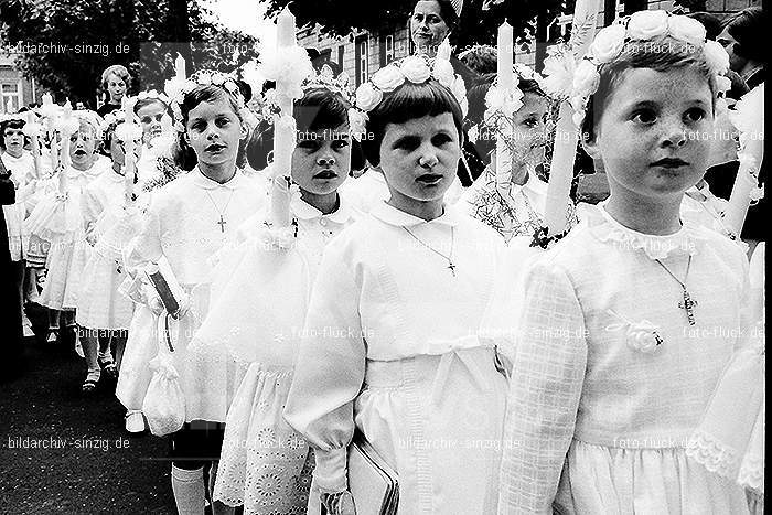 1967 Weißer Sonntag Kommunion in Sinzig St. Peter: WSSNKMSNSTPT-009991