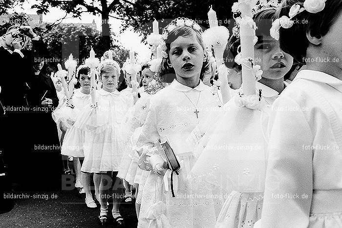 1967 Weißer Sonntag Kommunion in Sinzig St. Peter: WSSNKMSNSTPT-009992