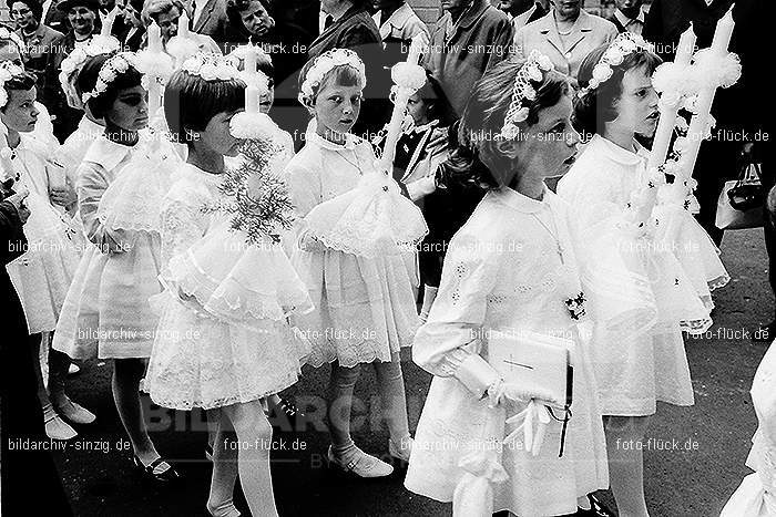1967 Weißer Sonntag Kommunion in Sinzig St. Peter: WSSNKMSNSTPT-009994