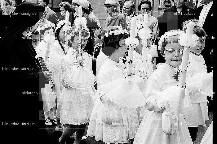 1967 Weißer Sonntag Kommunion in Sinzig St. Peter: WSSNKMSNSTPT-009996